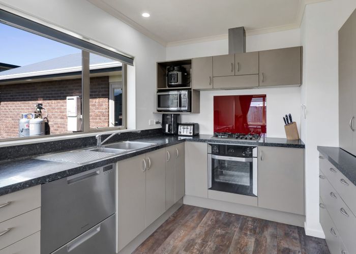  at 10 Estate Grove, Inglewood, Inglewood