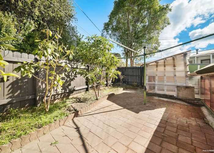  at 3/9 College Road, Northcote, Auckland