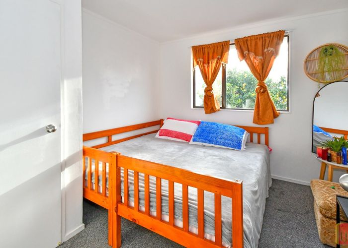  at 2/67 Redcrest avenue, Red Hill, Papakura
