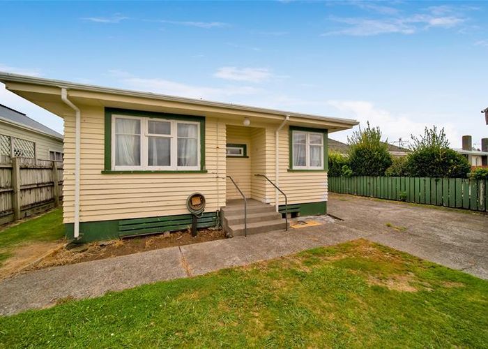  at 16 Grey Street, Normanby, Hawera