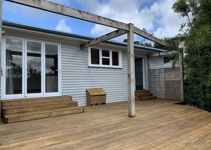  at 9 Whitney Street, New Windsor, Auckland