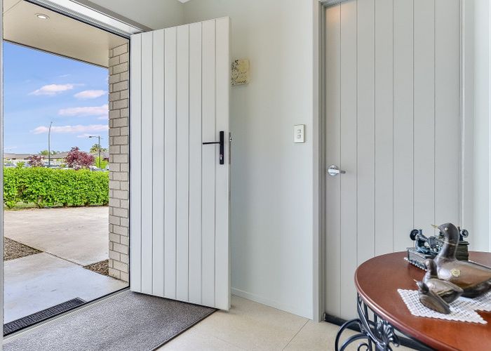 Free property data for 8 Trauzer Place, Flagstaff, Hamilton homes.co.nz