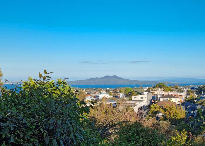  at 1/112 Sunrise Avenue, Mairangi Bay, Auckland