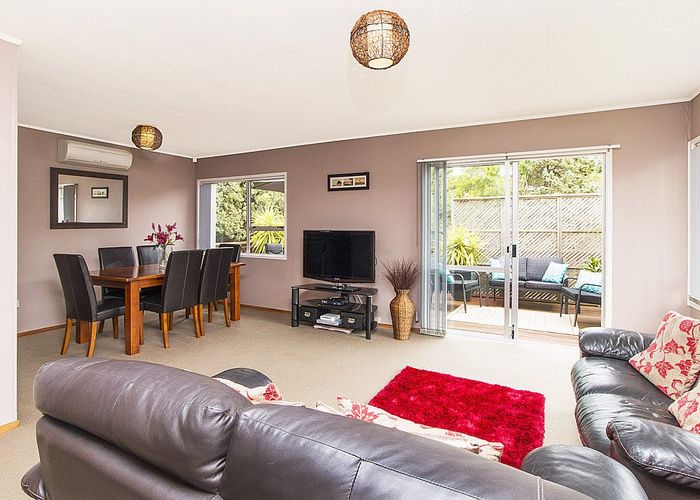  at 1 Eagleson Street, Northcross, North Shore City, Auckland