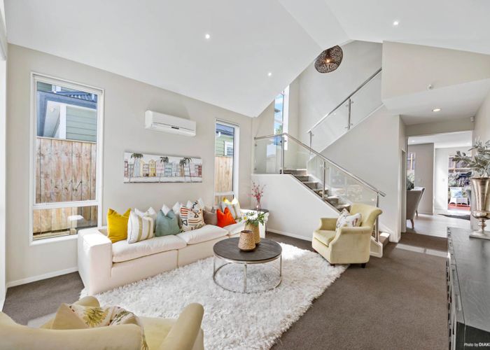  at 11 Shelby Lane, Flat Bush, Auckland
