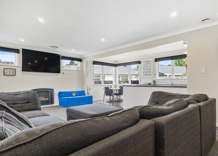  at 4 Sequoia Place, Maoribank, Upper Hutt, Wellington