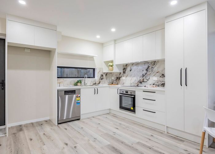  at 5/6 Vine Street, Mangere East, Manukau City, Auckland