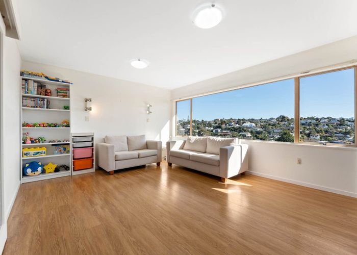  at 2/48 Mayfair Crescent, Mairangi Bay, North Shore City, Auckland