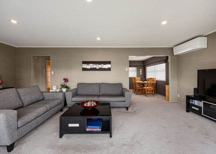  at 22 Splitt Avenue, Glenview, Hamilton
