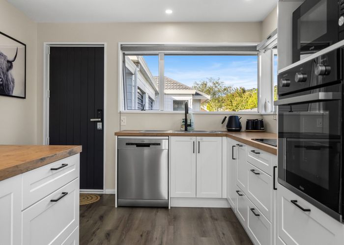  at 2/61 Laing Crescent, Heathcote, Christchurch City, Canterbury