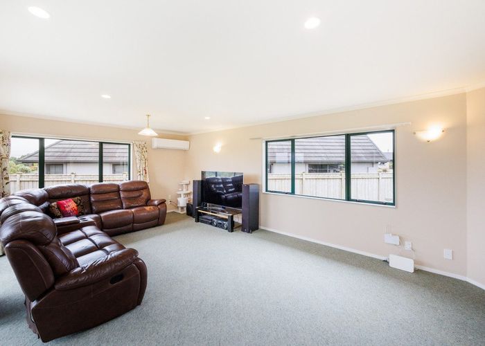  at 140 Pacific Drive, Fitzherbert, Palmerston North