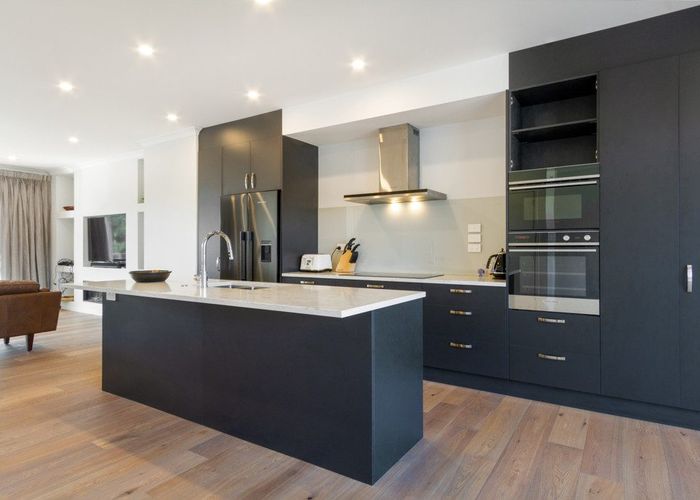  at 8b Kerswill Place, Pakuranga, Manukau City, Auckland