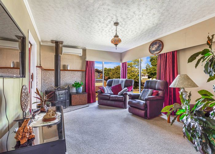  at 11 Newland Grove, Henderson, Auckland
