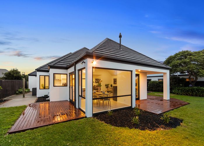  at 14 Evenwood Place, Waimairi Beach, Christchurch City, Canterbury