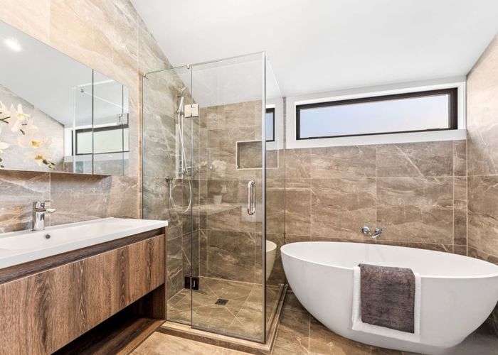  at 11/98-100 Walker Road, Point Chevalier, Auckland City, Auckland