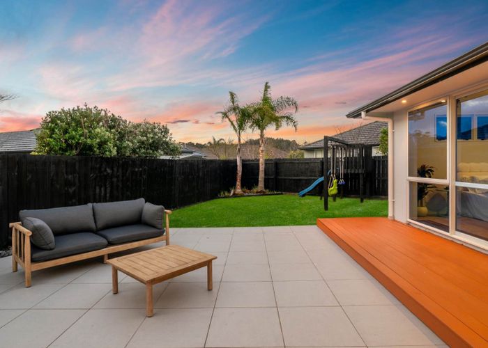  at 18 Huntington Park Drive, Greenhithe, Auckland