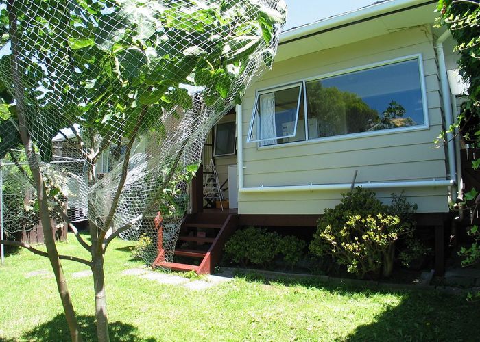  at 4/11A Bayside Avenue, Te Atatu Peninsula, Waitakere City, Auckland
