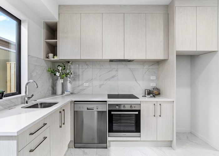  at 6/4 Glenhaven Place, Te Atatu Peninsula, Auckland