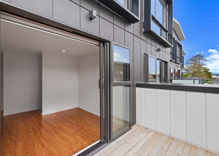  at 14 Red Arches Road, Henderson, Waitakere City, Auckland