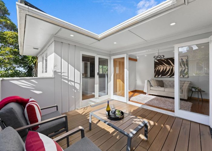  at 1/70 Bradbury Road, Botany Downs, Manukau City, Auckland