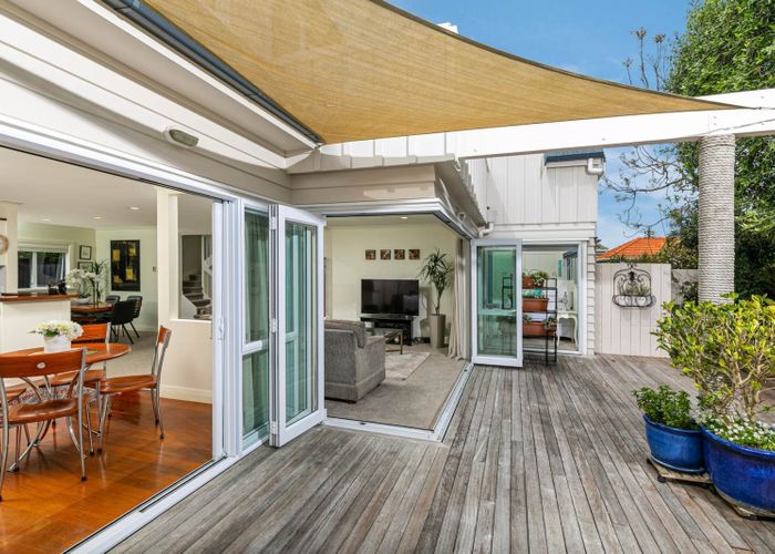  at 2/42 East Coast Road, Milford, Auckland