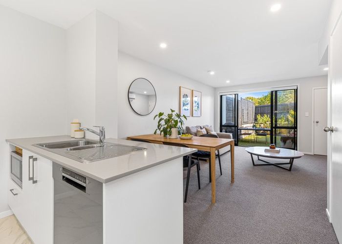  at 8/3 Fairdale Place, Birkdale, North Shore City, Auckland
