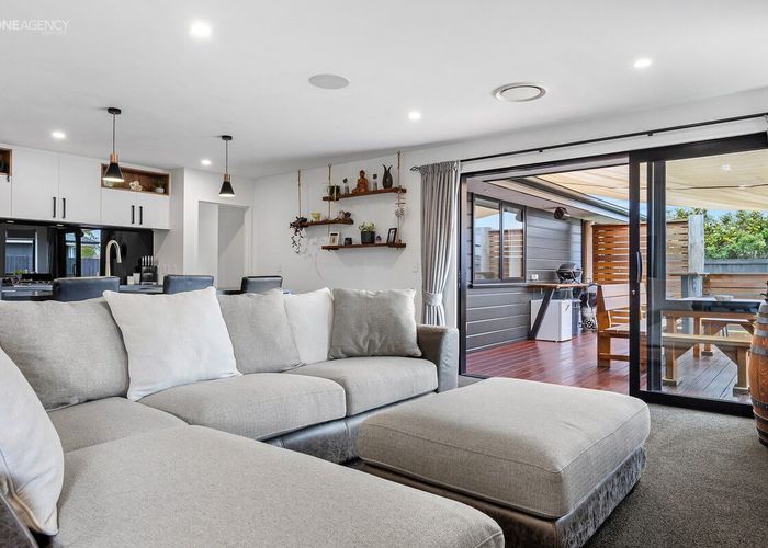  at 71 Gladstone Road, Woodend, Woodend