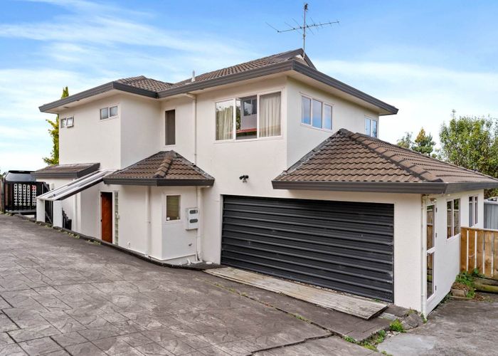  at 2/21 Calypso Place, Rothesay Bay, Auckland
