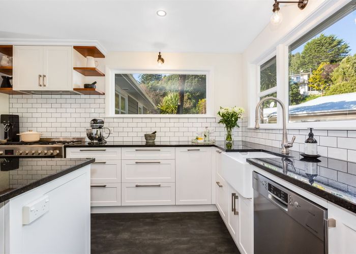  at 21 Mahoe Street, Tawa, Wellington