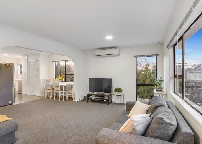  at 2/181 Rangatira Road, Beach Haven, Auckland
