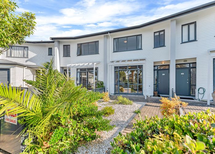  at 4/2 Armoy Drive, East Tamaki, Auckland