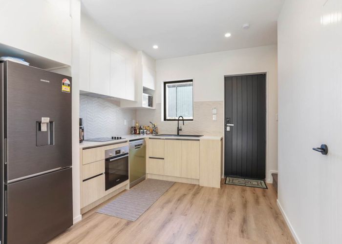  at 2/285 Te Atatu Road, Te Atatu South, Waitakere City, Auckland