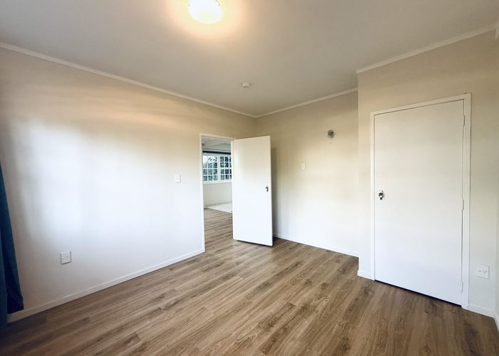  at 82 Woodlands Crescent, Browns Bay, North Shore City, Auckland