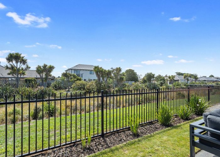  at 33 Selfe Crescent, Marshland, Christchurch City, Canterbury