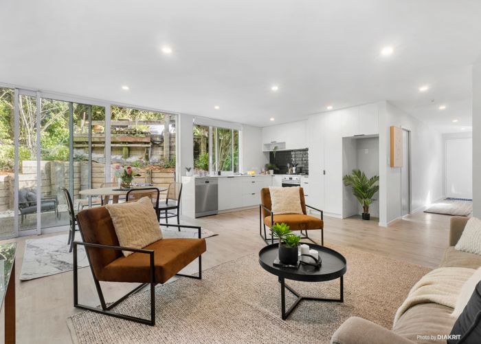  at 8/6 Bushland Grove, Paparangi, Wellington
