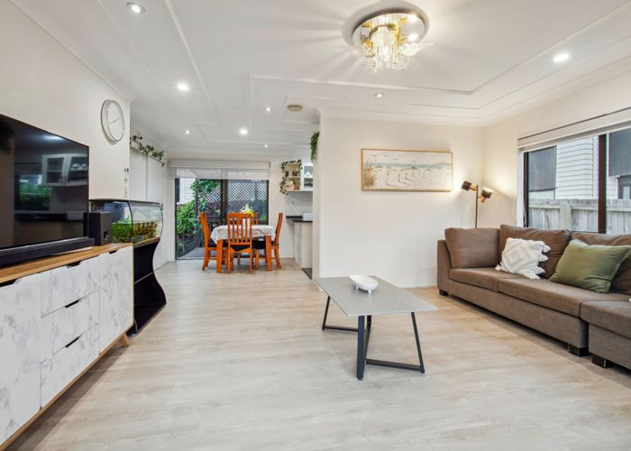  at 2/45 Ashlynne Avenue, Papatoetoe, Manukau City, Auckland