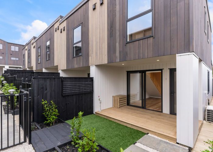  at 11/506 Glenfield Road, Bayview, Auckland