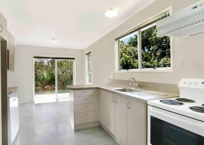  at 15 Casuarina Road, Half Moon Bay, Auckland