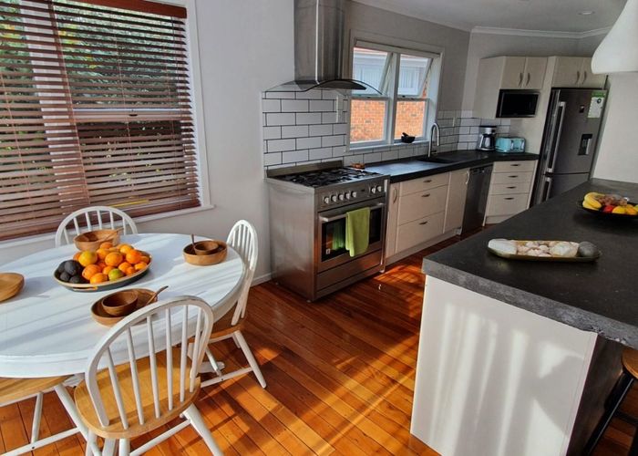  at 34 Valley View Rd, Glenfield, North Shore City, Auckland