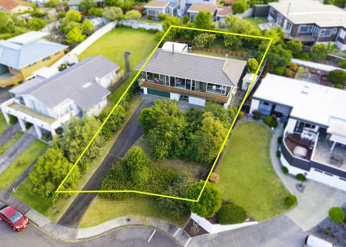  at 46 Agincourt Street, Glenfield, Auckland