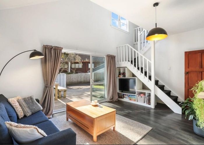  at 2/18 Reid Road, New Lynn, Auckland