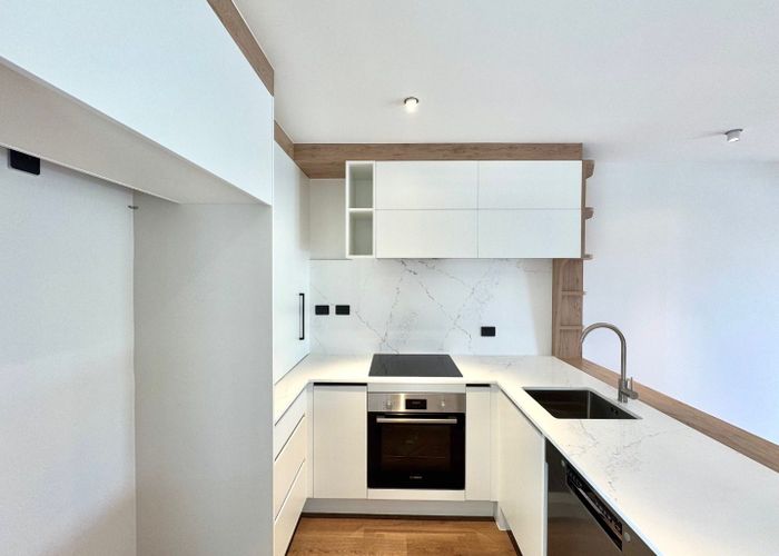  at 2/30 Wellesley Road, Mangere Bridge, Auckland