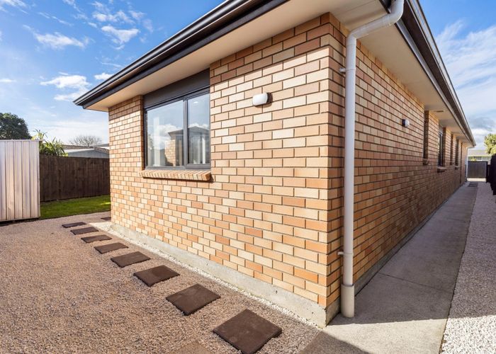  at 8A Tiari Place, Mangere East, Auckland