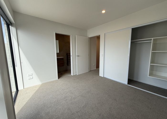  at 2/90 Holly Road, St. Albans, Christchurch City, Canterbury