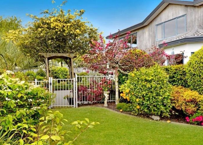  at 2 Rimu Rise, Albany, North Shore City, Auckland