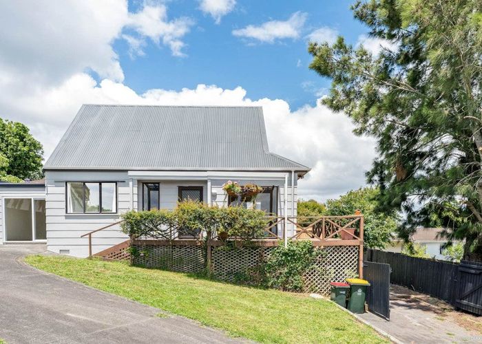  at 2/152 Aviemore Drive, Highland Park, Manukau City, Auckland