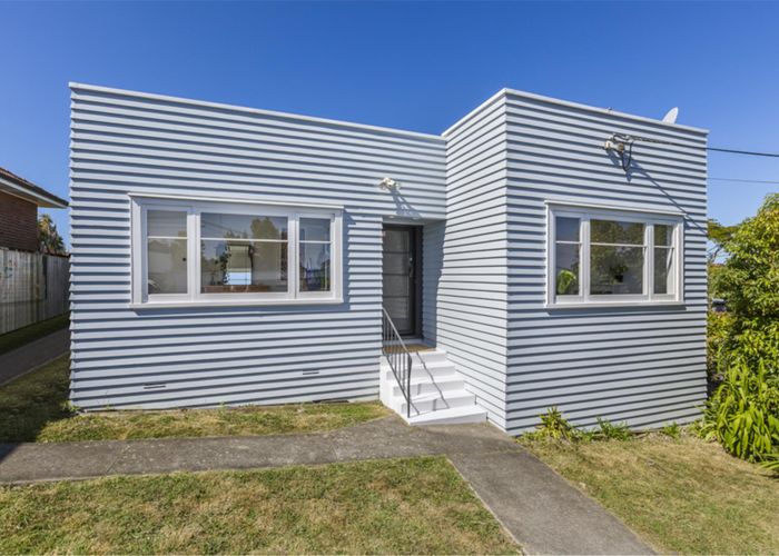  at 10 CORONATION ST, Belmont, Auckland