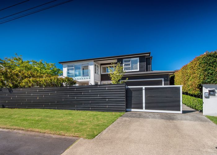  at 30 Beresford Street, Bayswater, Auckland