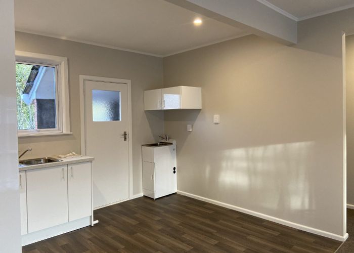  at 6 Mangaroa Hill Road, Maoribank, Upper Hutt, Wellington