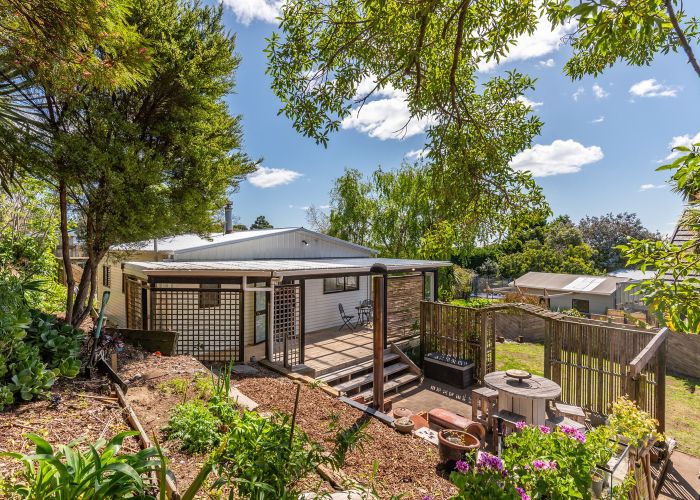  at 38 Hicks Crescent, Waikanae Beach, Waikanae